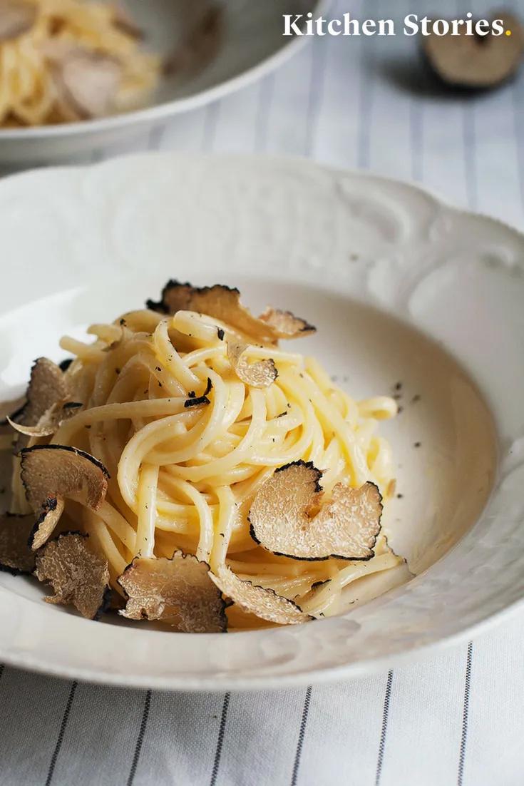 Diese einfache #Pasta mit frischen schwarzen Trüffeln ist nicht nur ein ...