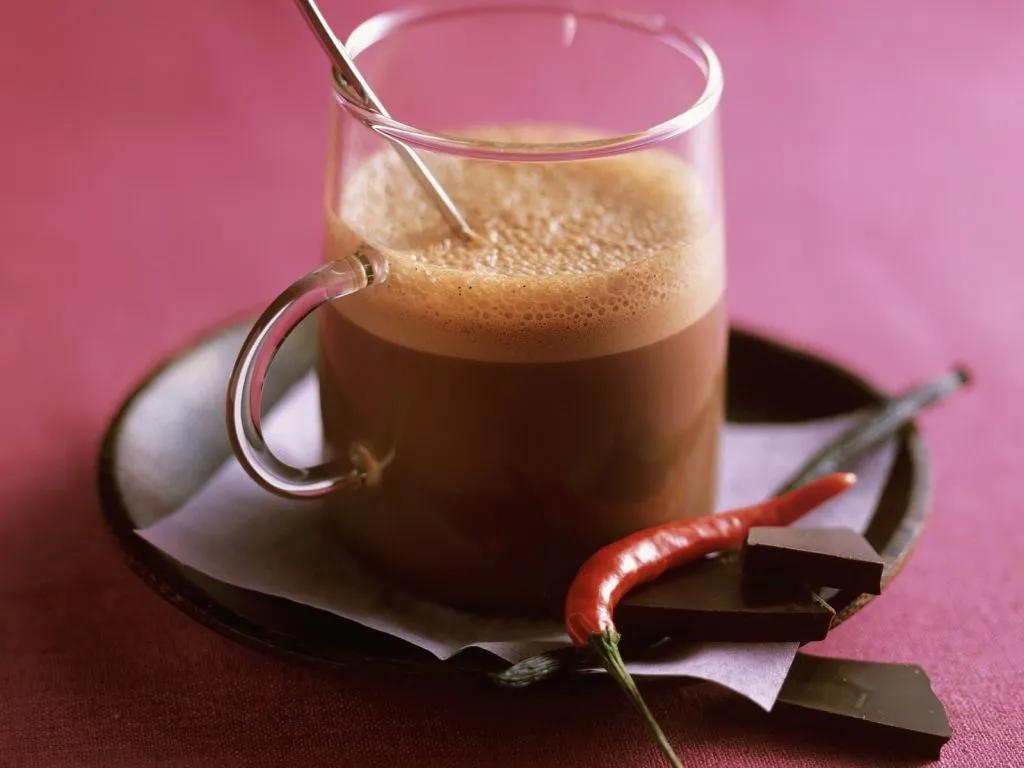 Heiße Schokolade mit Chili Rezept | EAT SMARTER