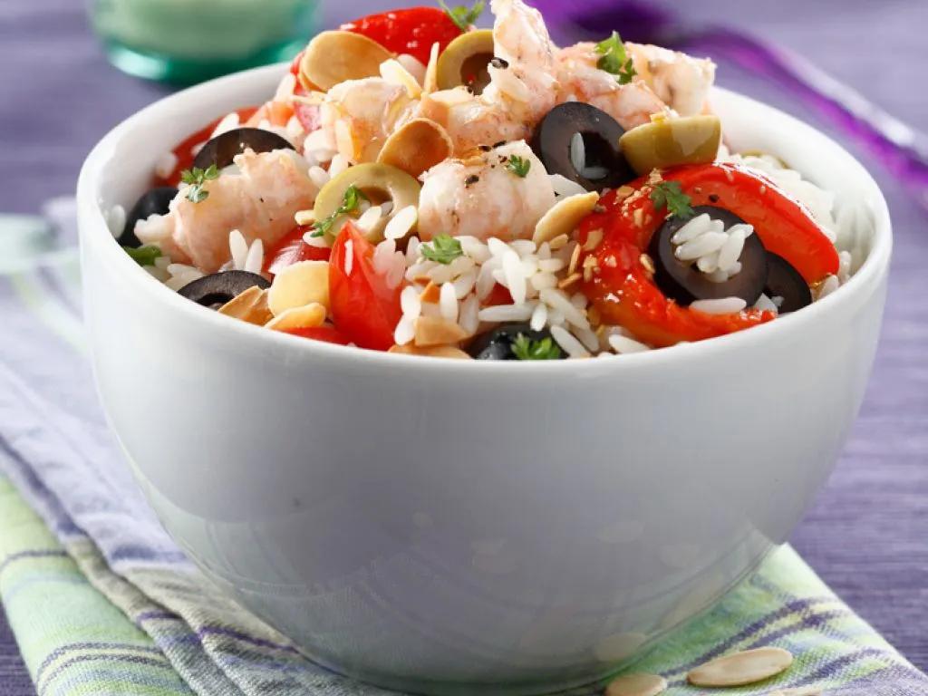 Salat mit Reis, Garnelen und Oliven Rezept | EAT SMARTER