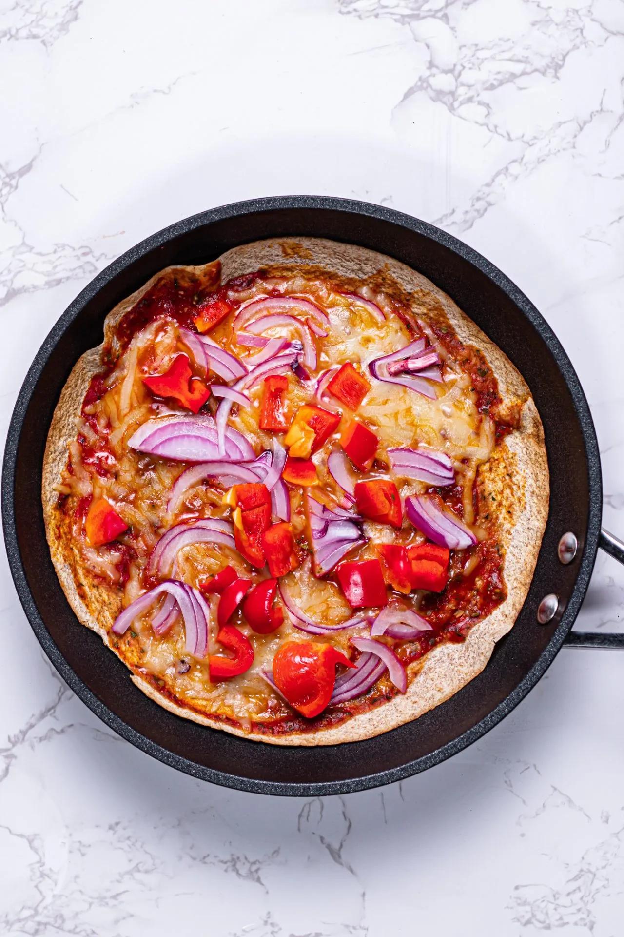 Tortilla Pizza Hack - Pizza made in 5 Minutes, vegan Giansnutrition