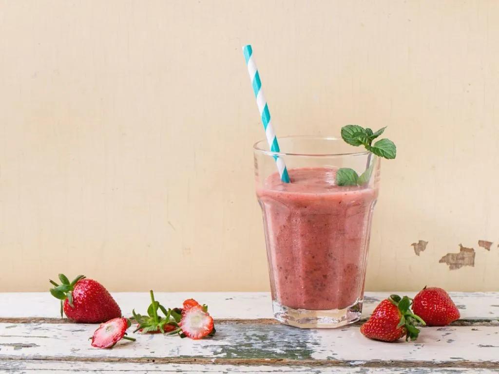 Erdbeer-Chia-Smoothie Rezept | EAT SMARTER