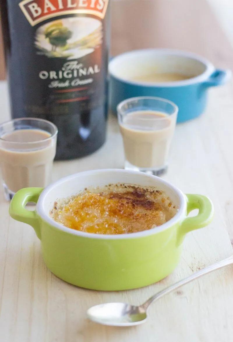Baileys Microwave Creme Brulee + How to make a crackly Creme Brulee ...