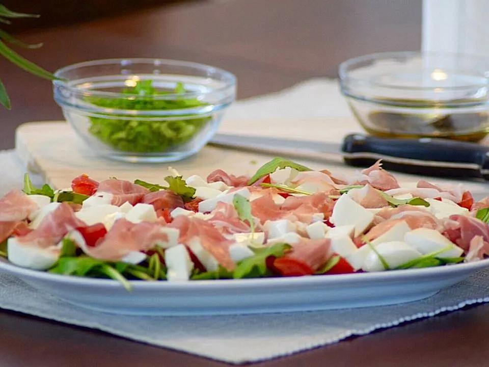 Italienischer Tomaten - Mozzarella - Salat mit Rucola - Kochen Gut ...