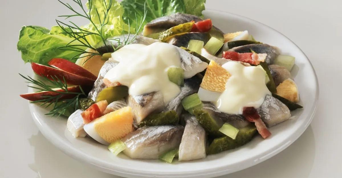 Matjes-Eier-Salat mit Gurke Rezept | EAT SMARTER