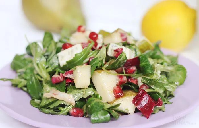 Salat mit Granatapfel, Birne und Gorgonzola | Salat, Lebensmittel essen ...