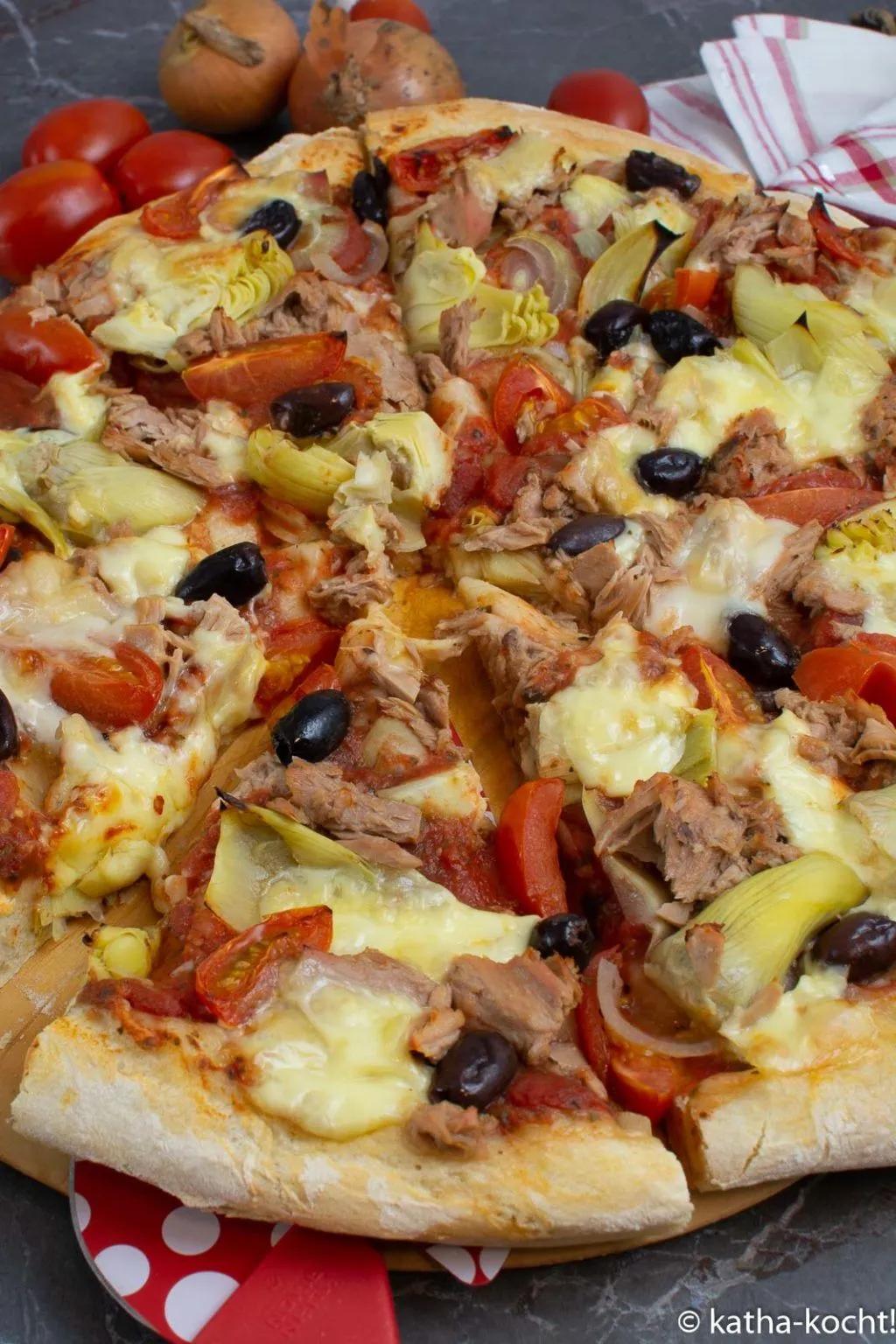 Pizza mit Thunfisch und Artischocken - Katha-kocht! | Pizza, Pizza ...