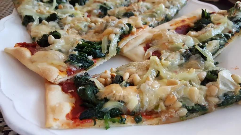 eat-culture: Spinat-Gorgonzola-Pizza (spinac- gorgonzola-pizza)