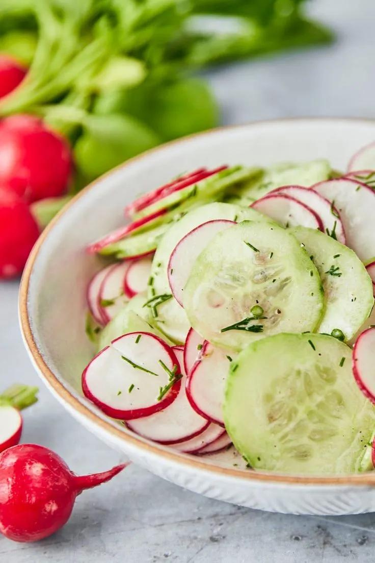 Gurken-Radieschen-Salat – einfach &amp; schnell | DasKochrezept.de ...