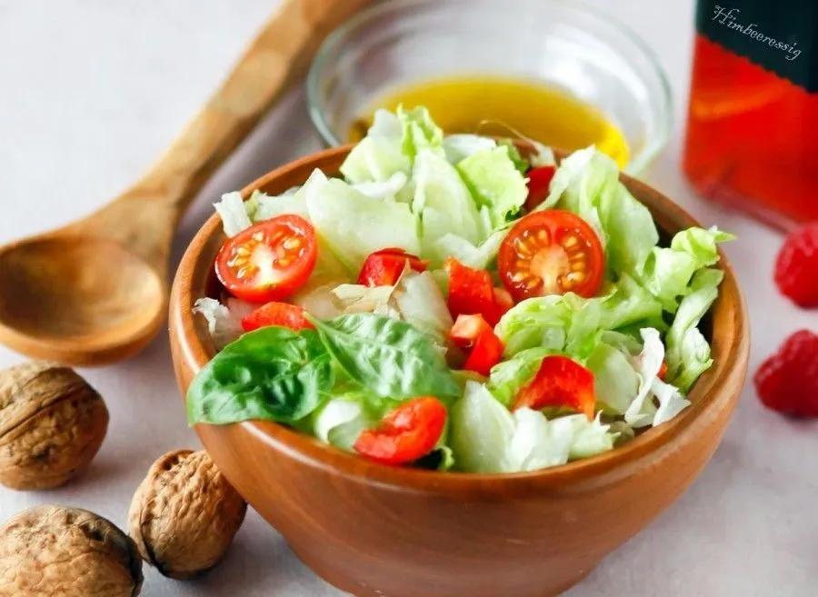 Salatdressing mit Himbeeressig und Walnussöl - Rezept | Frag Mutti ...