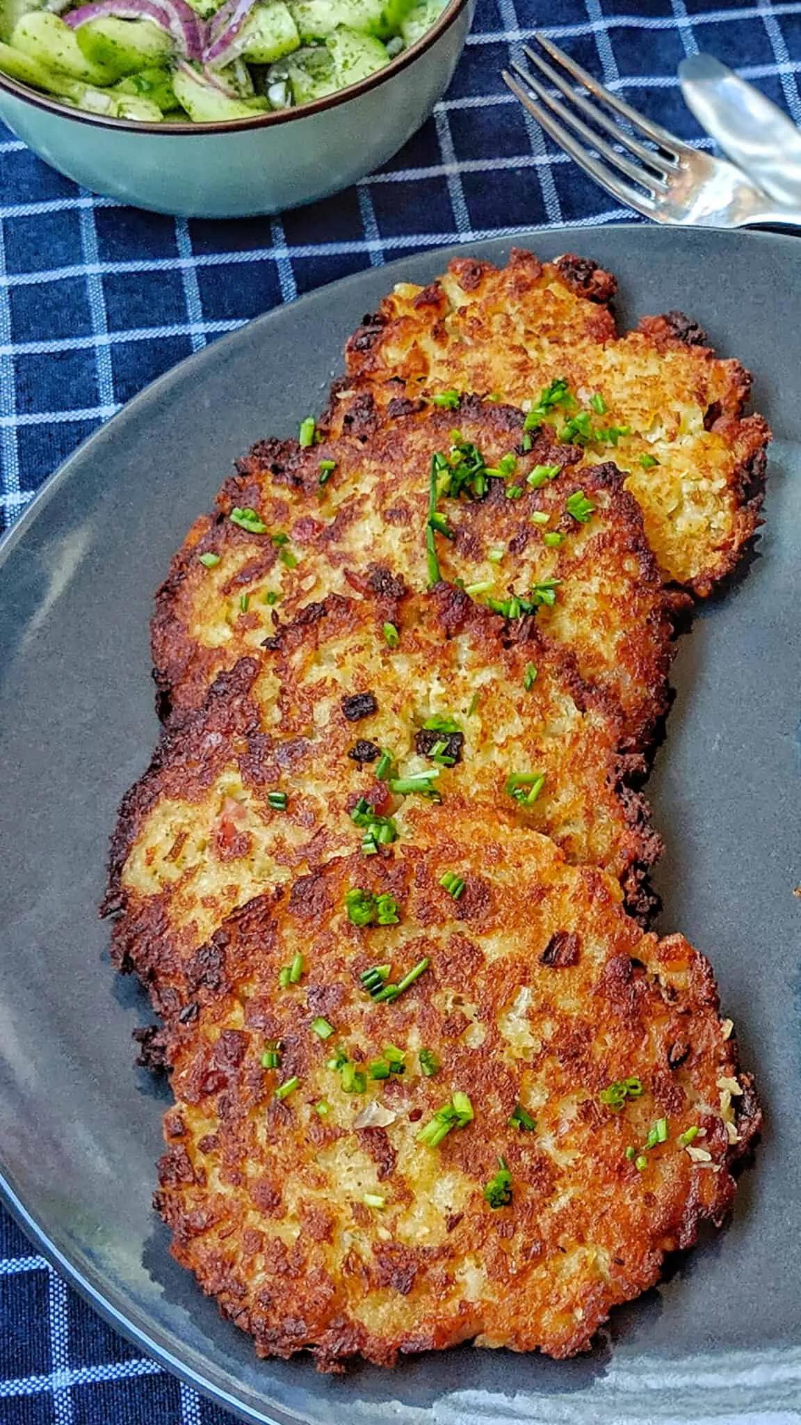 Röstitaler mit Zwiebel und Speck Füllung - Reibekuchen ...