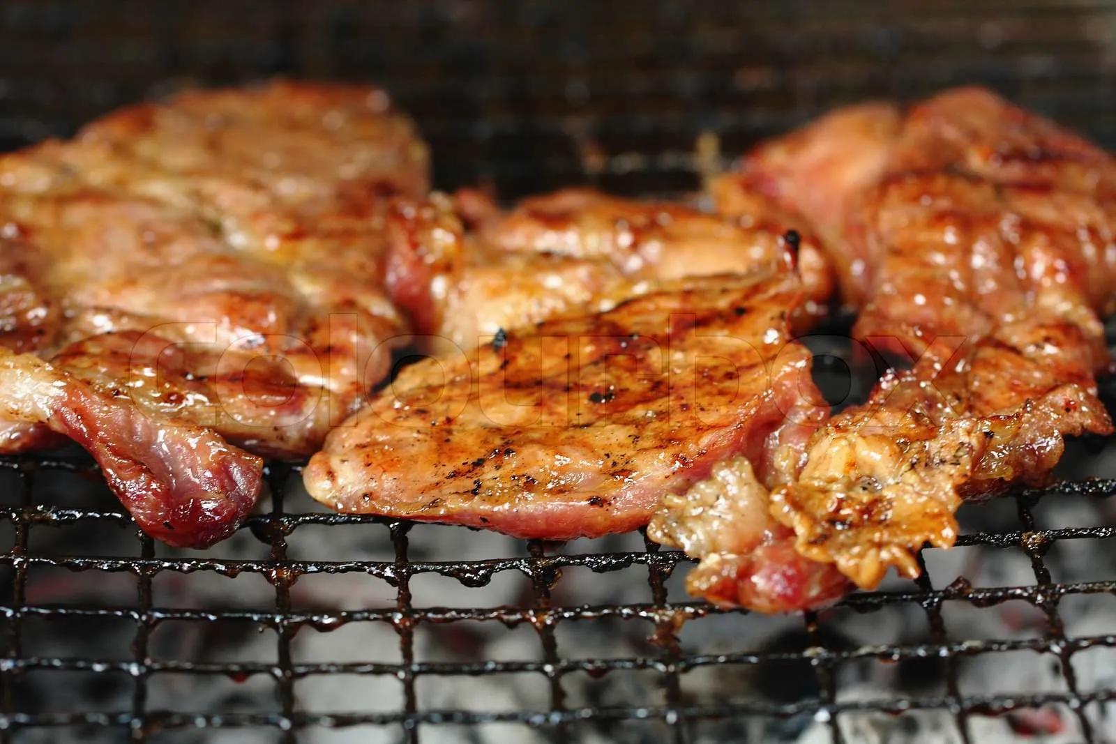 Gegrilltes Schweinefleisch war heiß BBQ | Stock Bild | Colourbox