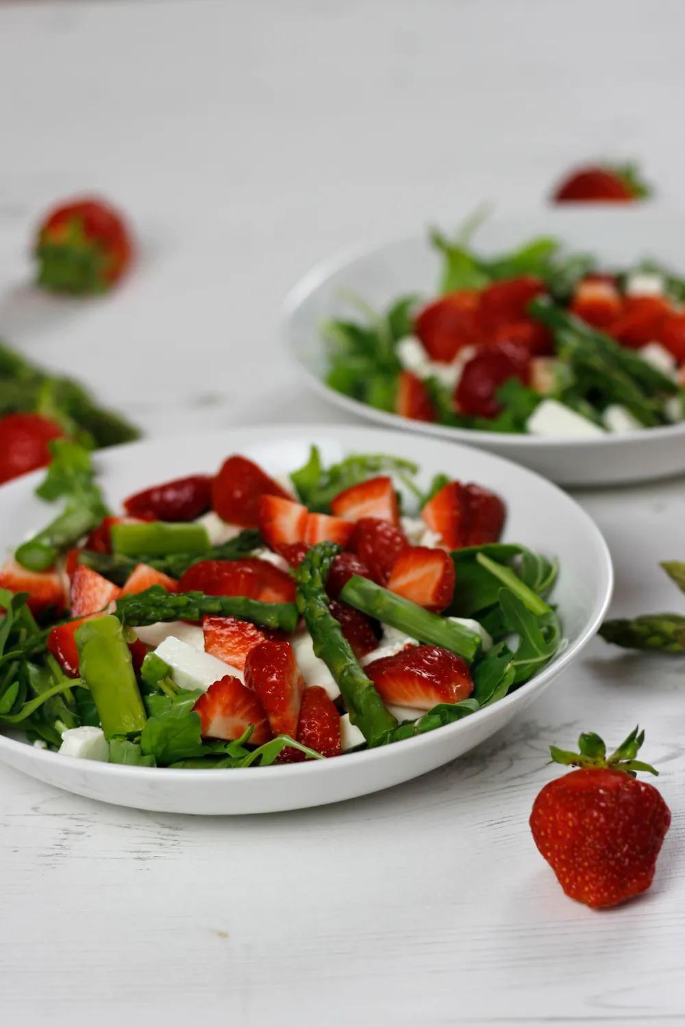 Spargel-Erdbeer-Feta-Salat mit Zitronendressing 02 - suechtignach.at