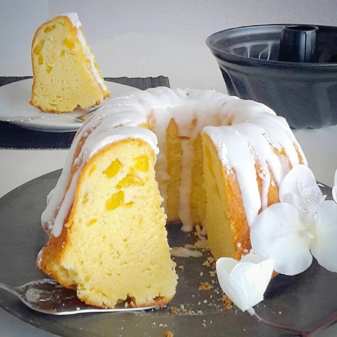 Der saftigste Pfirsich-Schmand-Gugelhupf ever! | Kuchen, Kuchen und ...
