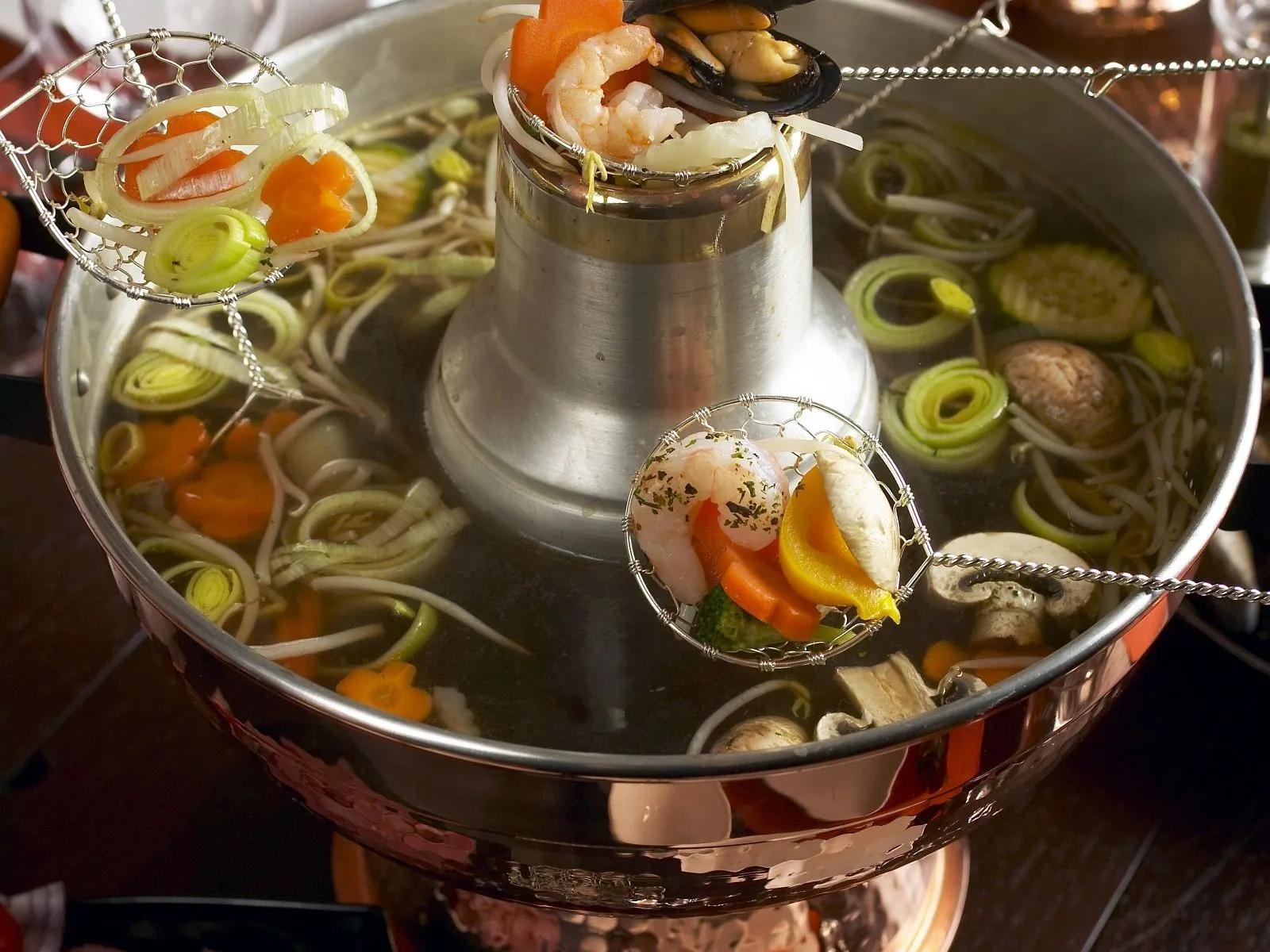 Chinesisches Fondue Rezept | EAT SMARTER