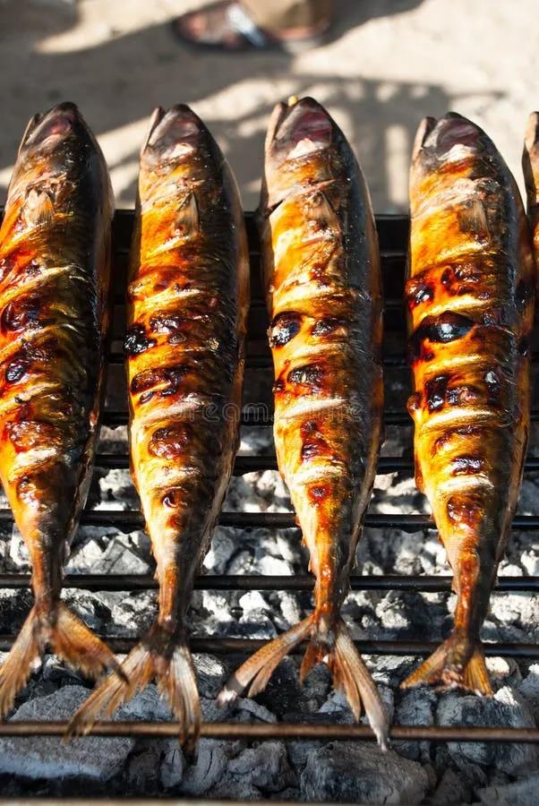 Gegrillte Makrelen Auf Dem Grill Stockbild - Bild von grillen, gesund ...