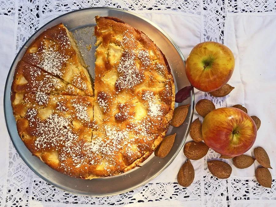 Apfel Marzipan Kuchen oder auch Apfelkuchen mit Marzipan