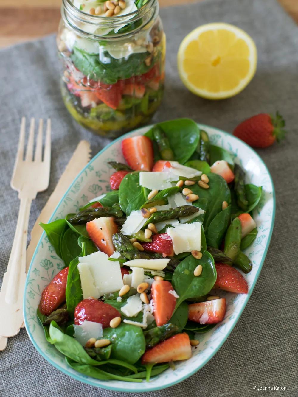 Spargel-Erdbeer-Salat mit Parmesan - Die Küchenzuckerschnecke
