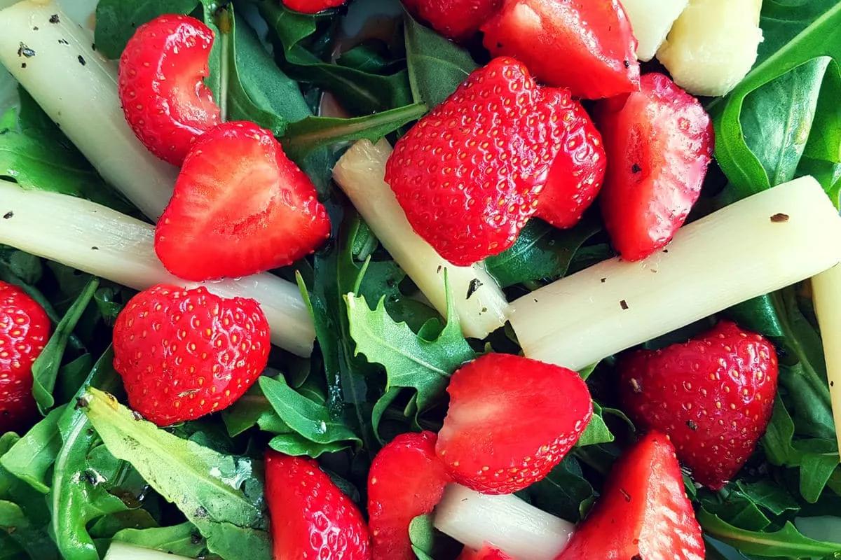 Spargel-Erdbeer-Salat – Cella Sankt Benedikt