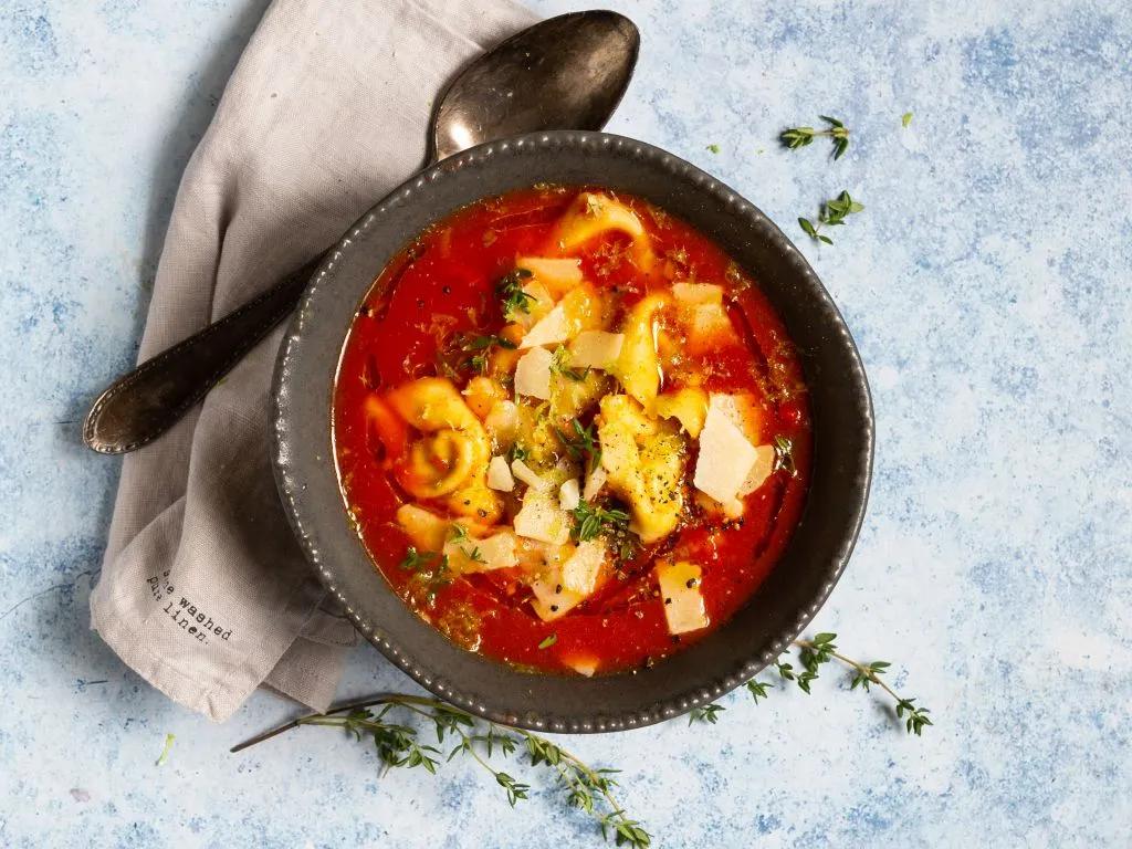 Tortellini-Suppe Rezept | EAT SMARTER