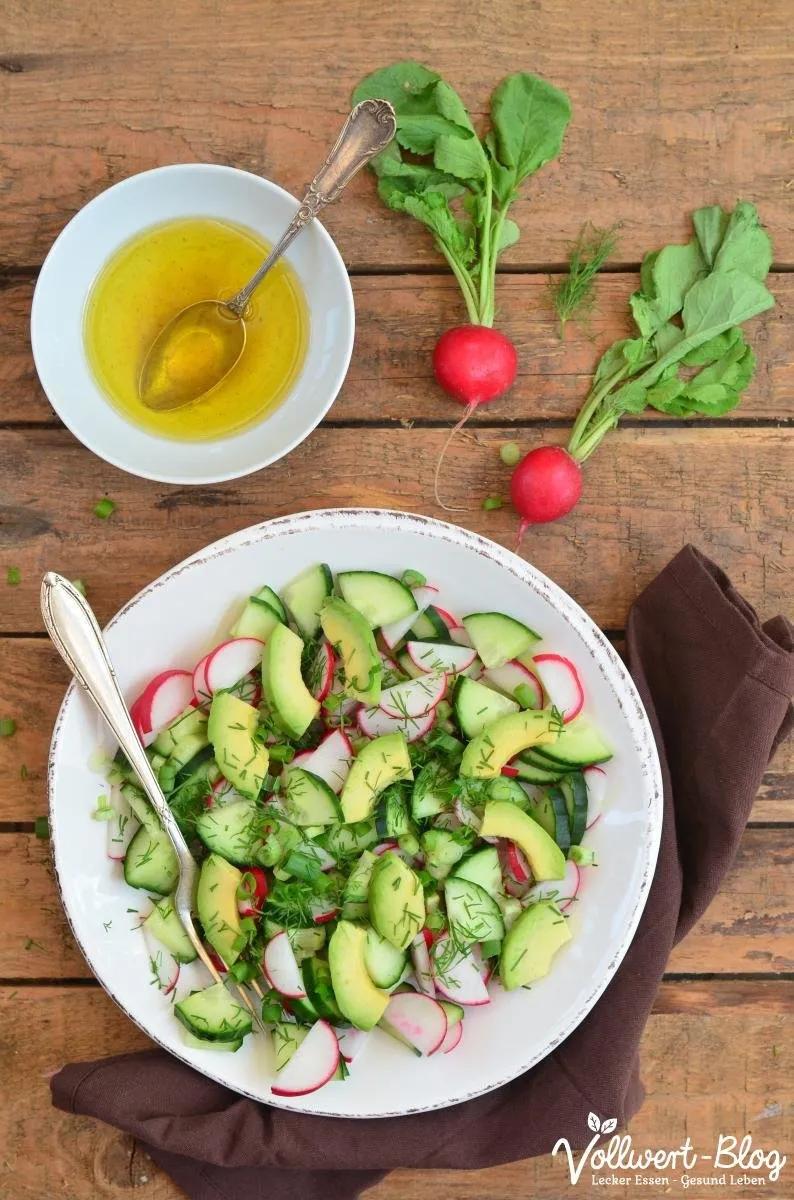 Schneller, erfrischender Radieschen-Salat mit Gurke, Avocado &amp; einem ...
