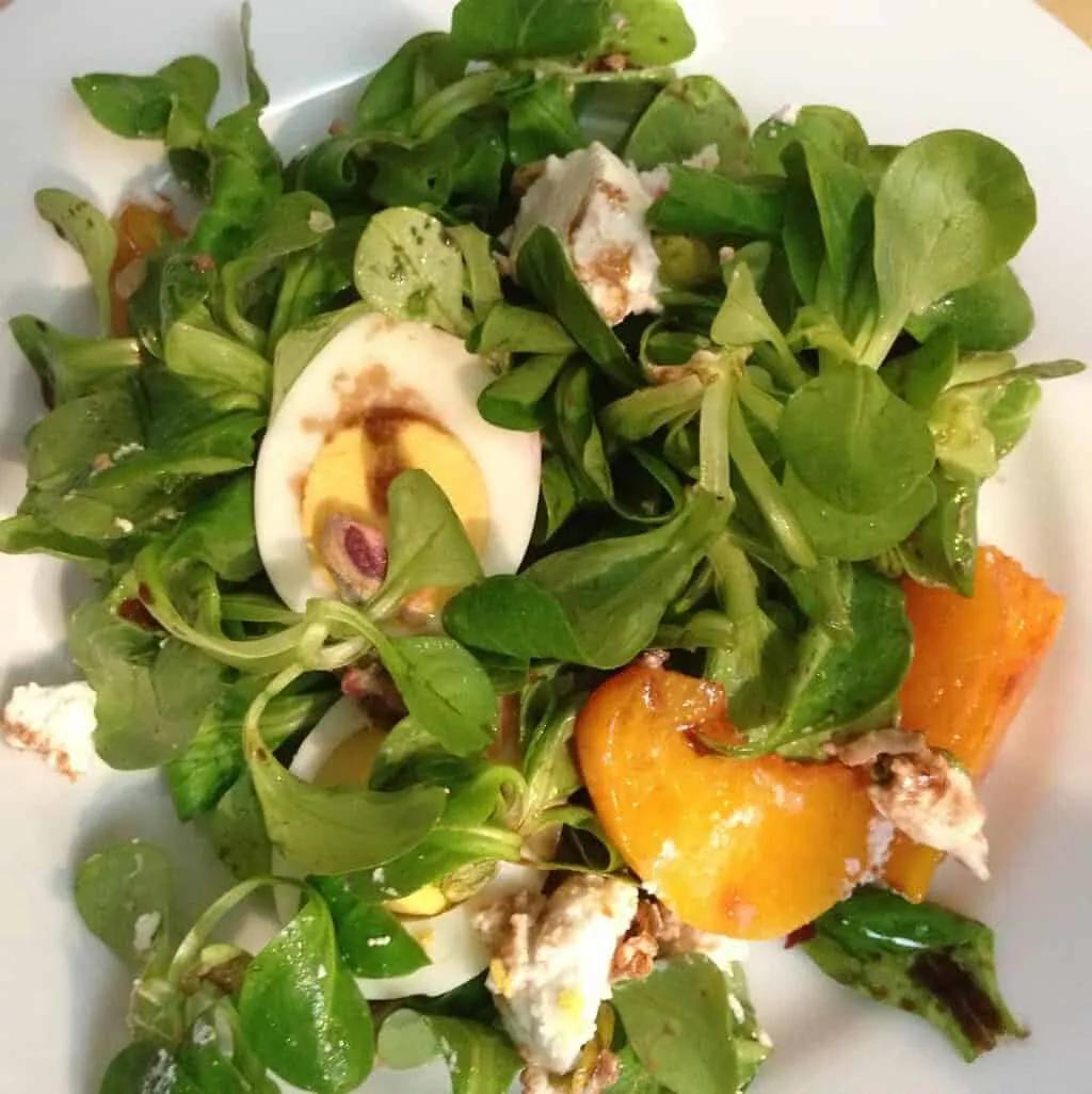 Rote Bete Salat mit Pfirsich und Ziegenkäse | Rezepte