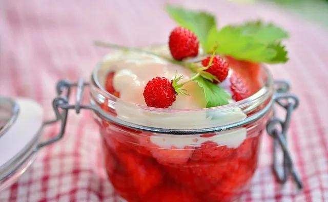 Dessertrezept für ein köstliches Erdbeerragout – Backrezepte und ...