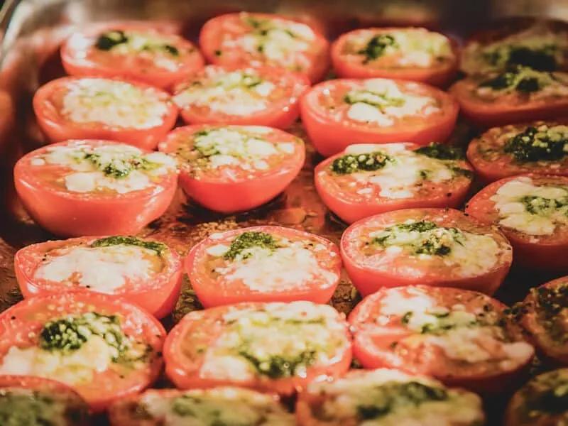 Gebackene Tomaten mit Kräutern und Parmesan | cooknsoul.de