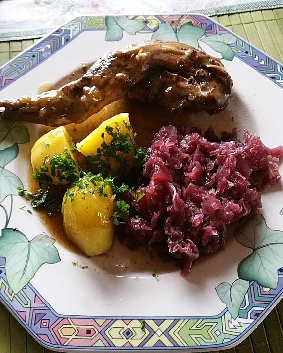 Kaninchenkeulen mit Rotkohl und Kartoffeln von Wesernixe46 | Chefkoch.de