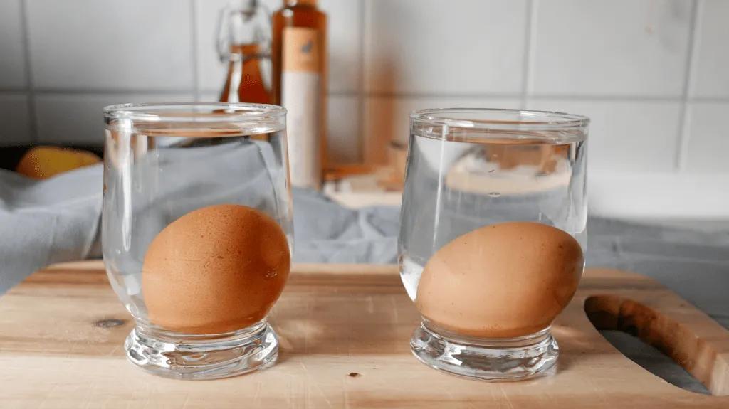 Der Frischetest für Eier - Warenkunde-Basics #1 ...