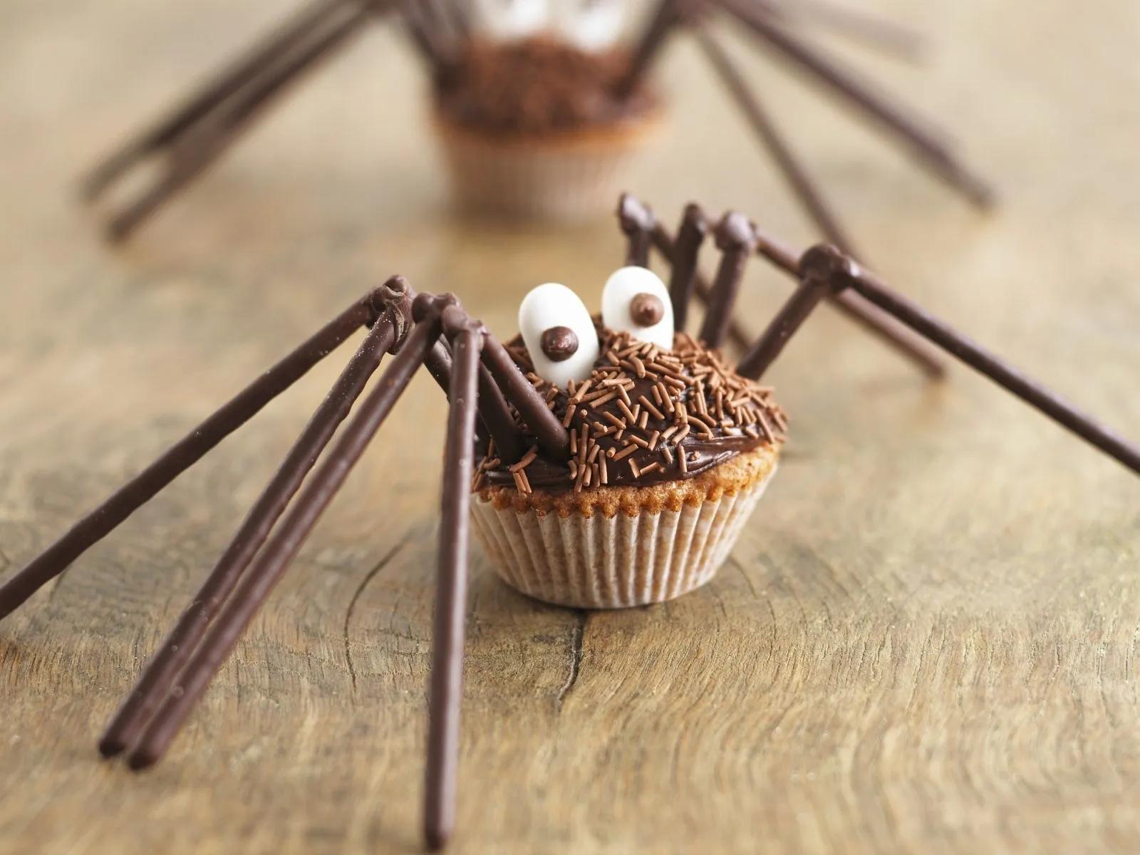Spinnen-Muffins für Halloween Rezept | EAT SMARTER