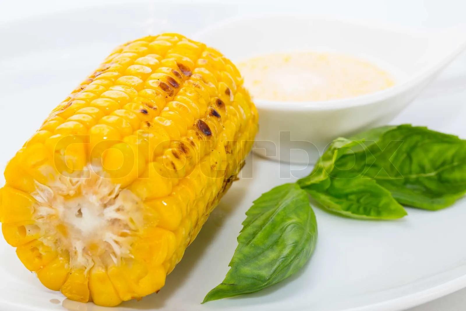gegrillter Mais mit butter | Stock Bild | Colourbox
