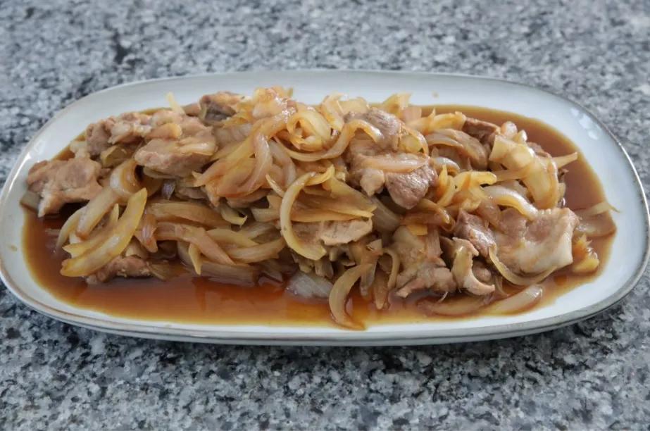 Schweinefleisch mit Zwiebeln in Sojasauce – Taiwanfoodie