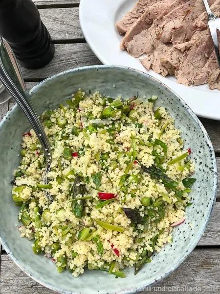 Couscous-Salat mit grünem Spargel und Zuckererbsen – Chili und Ciabatta