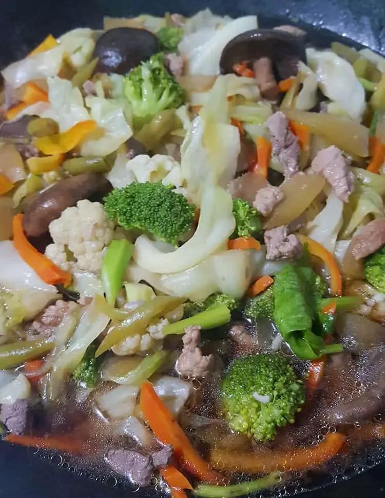 Filipino Chop Suey Recipe with chicken, chicken liver &amp; cauliflower