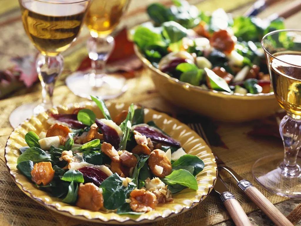 Salat mit geräucherter Entenbrust Rezept | EAT SMARTER