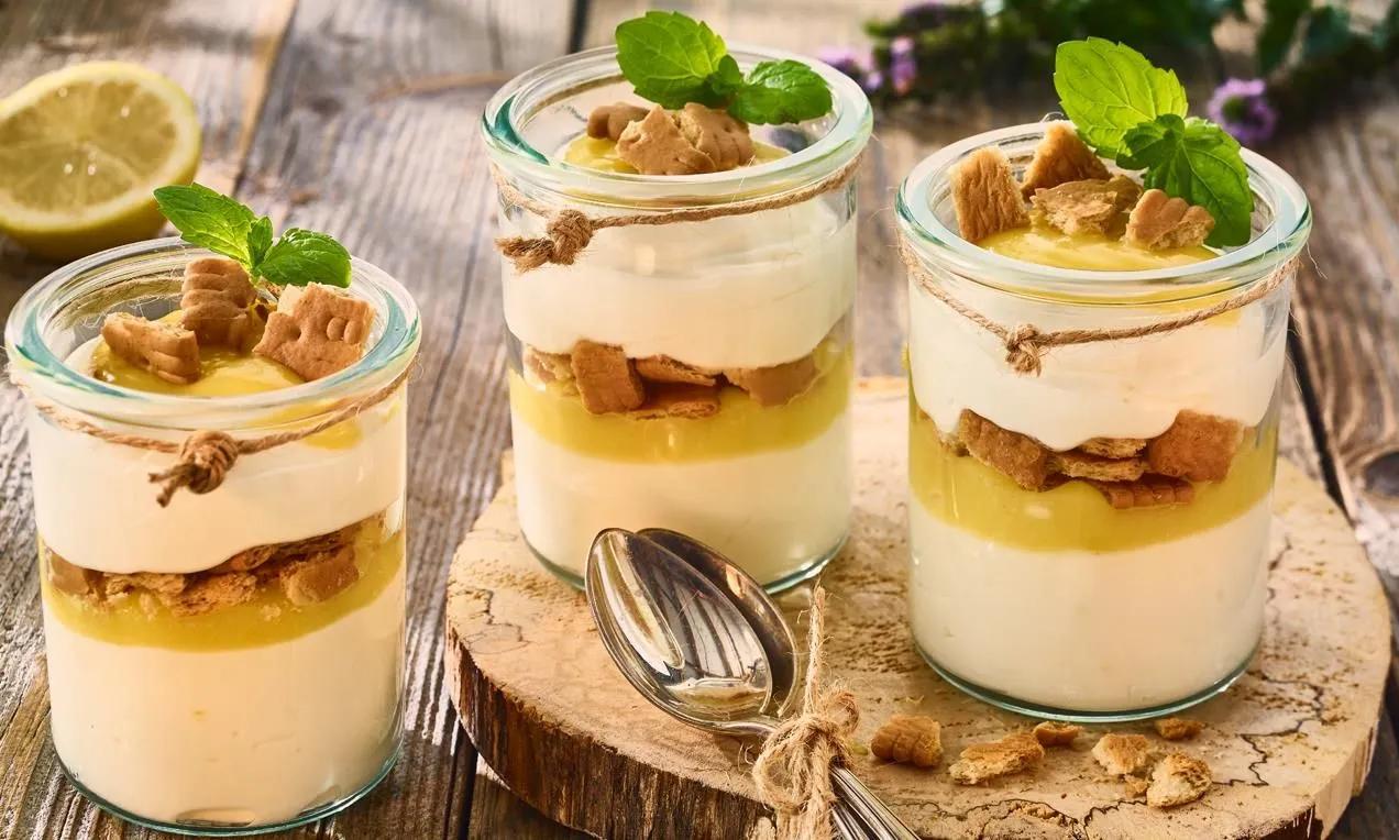 Quark-Schichtdessert mit Lemon-Curd | Rezept | Erfrischende desserts ...