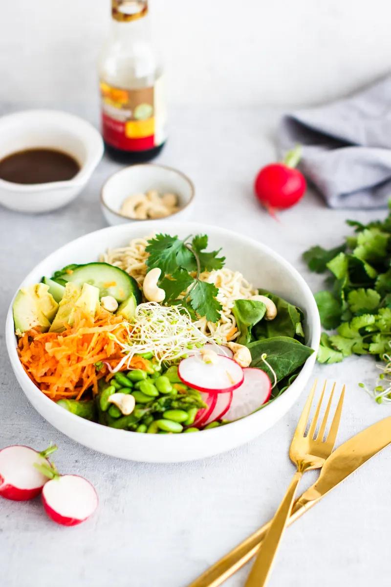 Rezept für einen Asia Salat mit Mie-Nudeln - Hey Foodsister