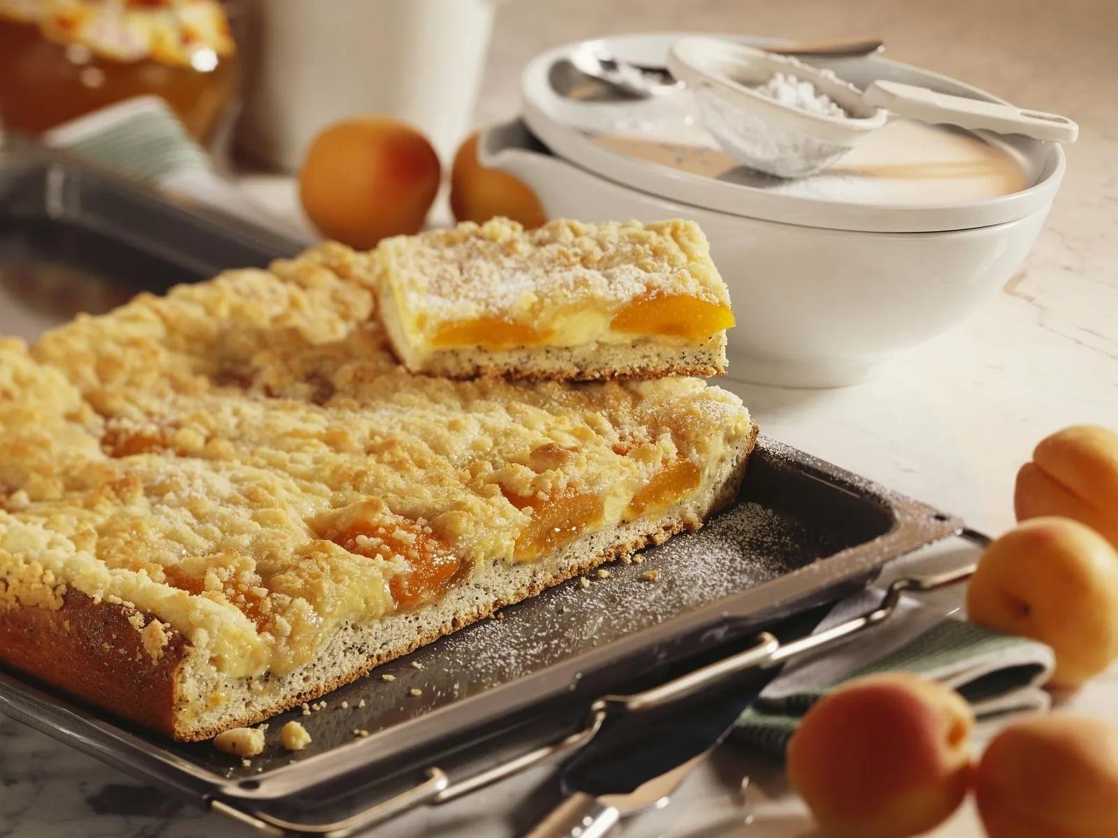 Quark-Aprikosen-Kuchen mit Streuseln Rezept | EAT SMARTER