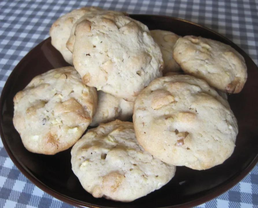 Winterliche Apfel-Walnuss-Cookies mit weißer Schokolade und Zimt von ...