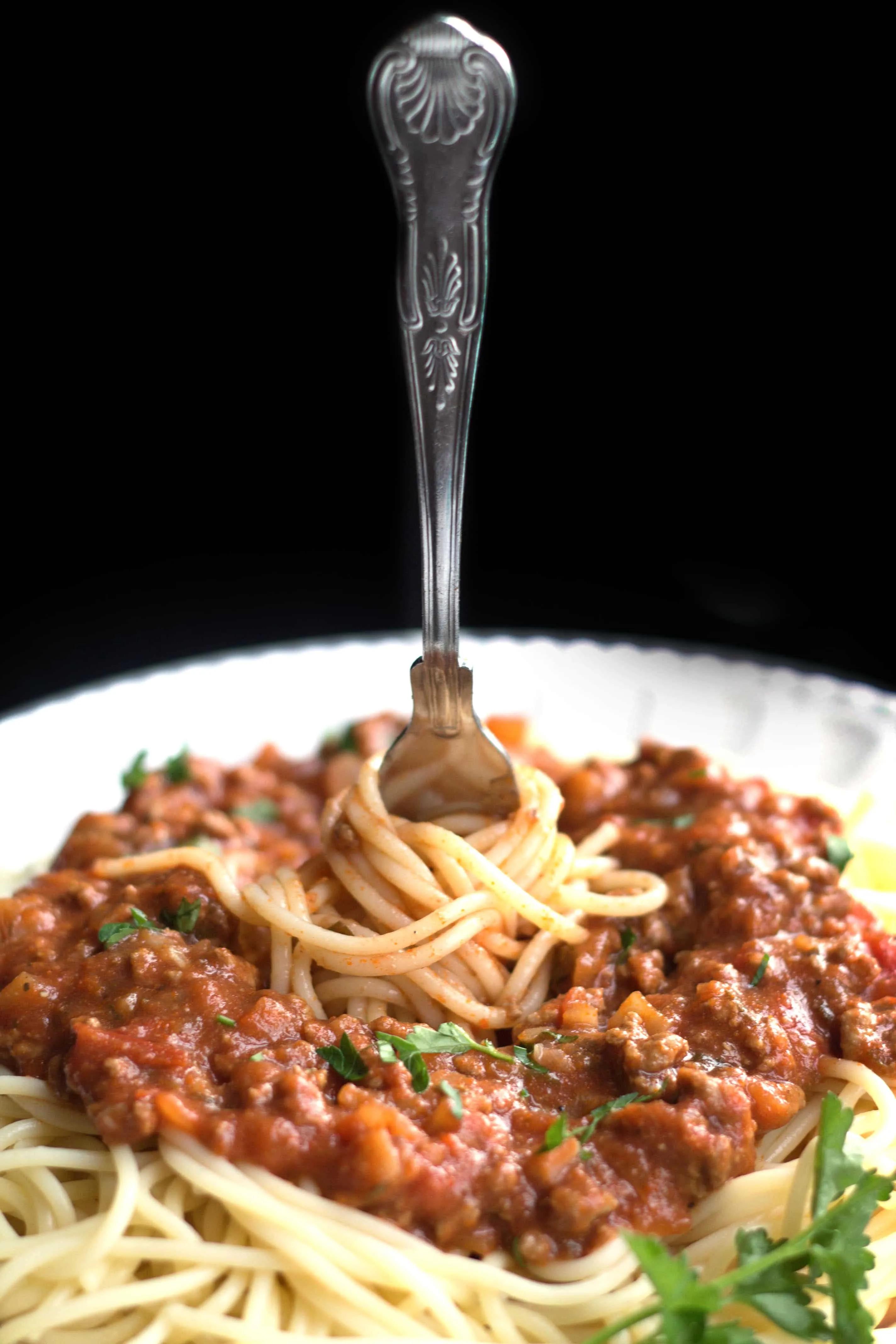 Quick &amp; Easy Spaghetti Bolognese {Meat Sauce} - Delicious Comfort Food