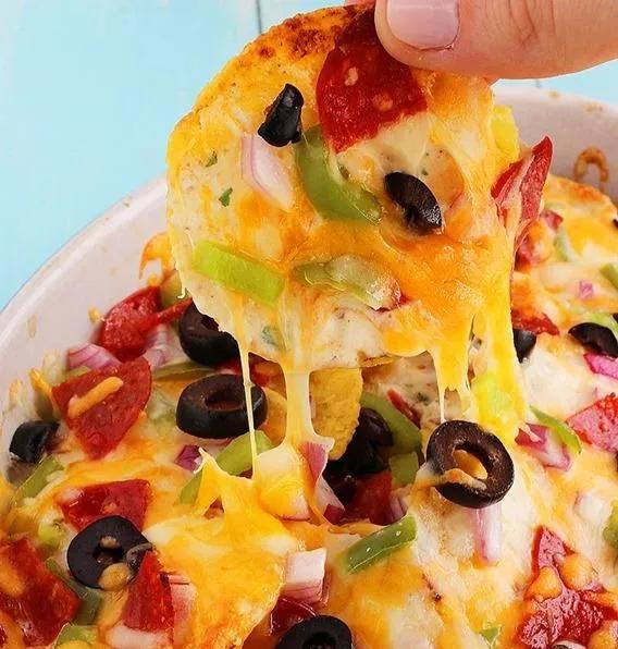Everything Pizza Nachos | RecipeLion.com