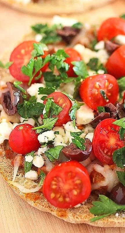 Greek Pita Pizzas | Recipe | Greek pita, Greek cooking, Veggie recipes