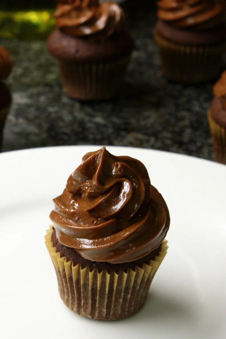Fresh Local and Best: El&amp;#39;s Ultimate Dark Chocolate Cupcakes with ...