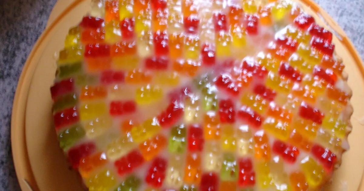 Gummibärchen-Kuchen - einfach &amp; lecker | DasKochrezept.de