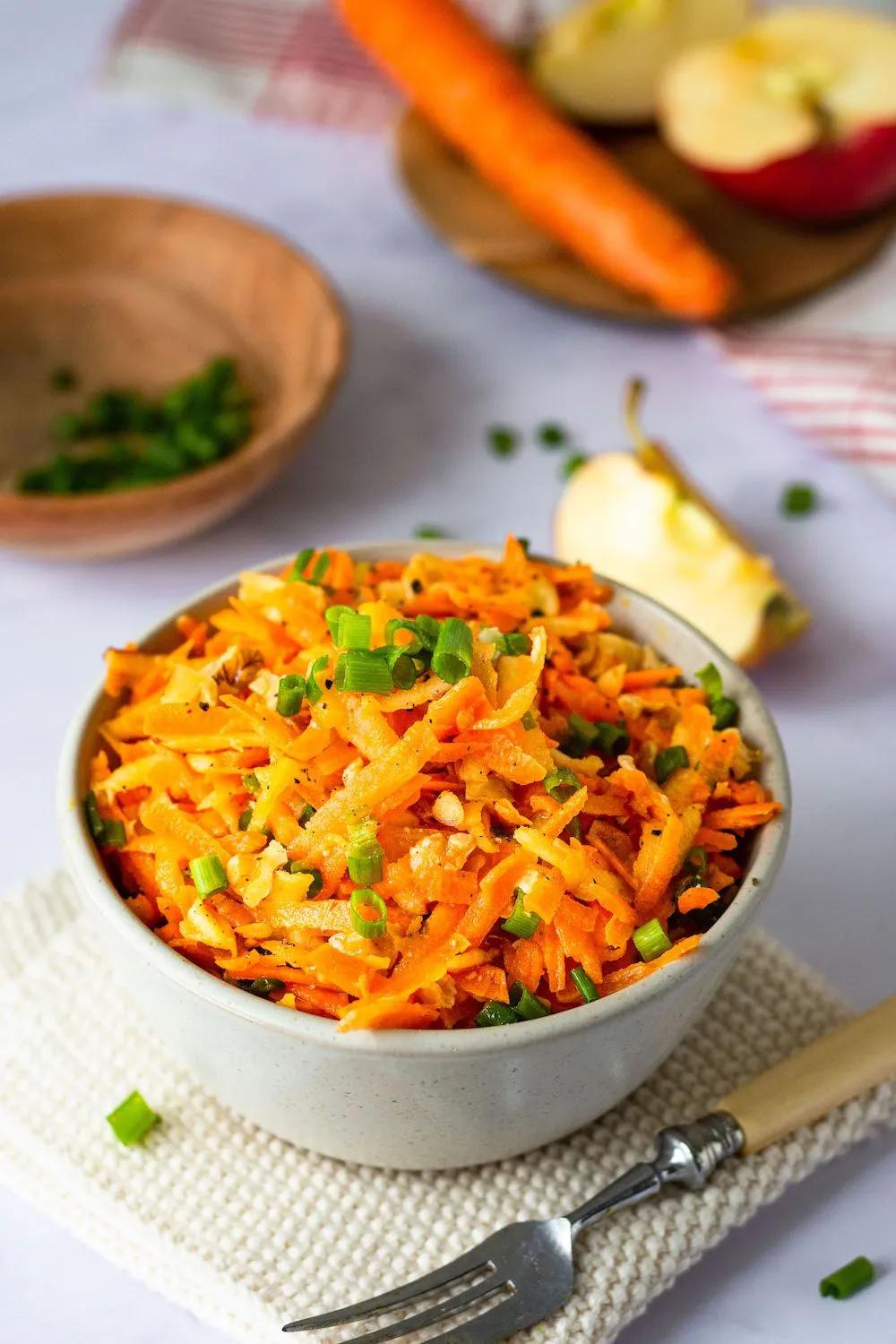 Karotten-Apfel-Salat mit Walnüssen gesund schnell Healthy Habits ...