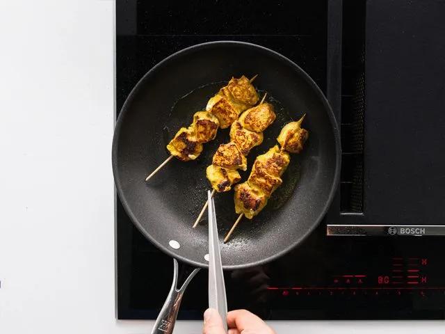 Hähnchen-Kebab-Spieße mit Joghurtdip | Rezept | Kitchen Stories