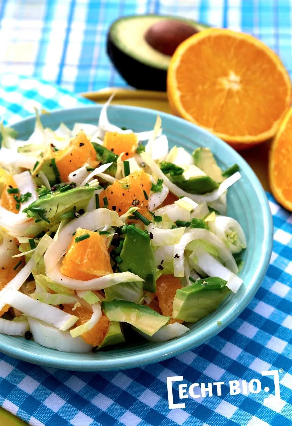 Salat mit Avocado und Orange – [ECHT BIO.]