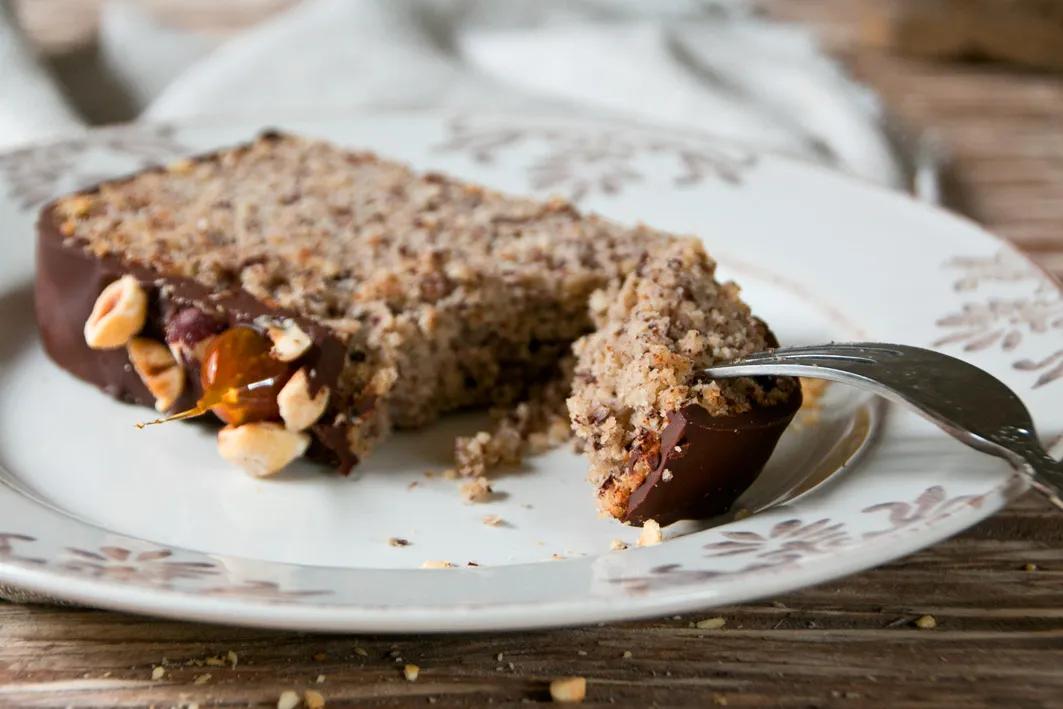 Saftiger Haselnusskuchen mit Schokoglasur. | Foodlovin&amp;#39;