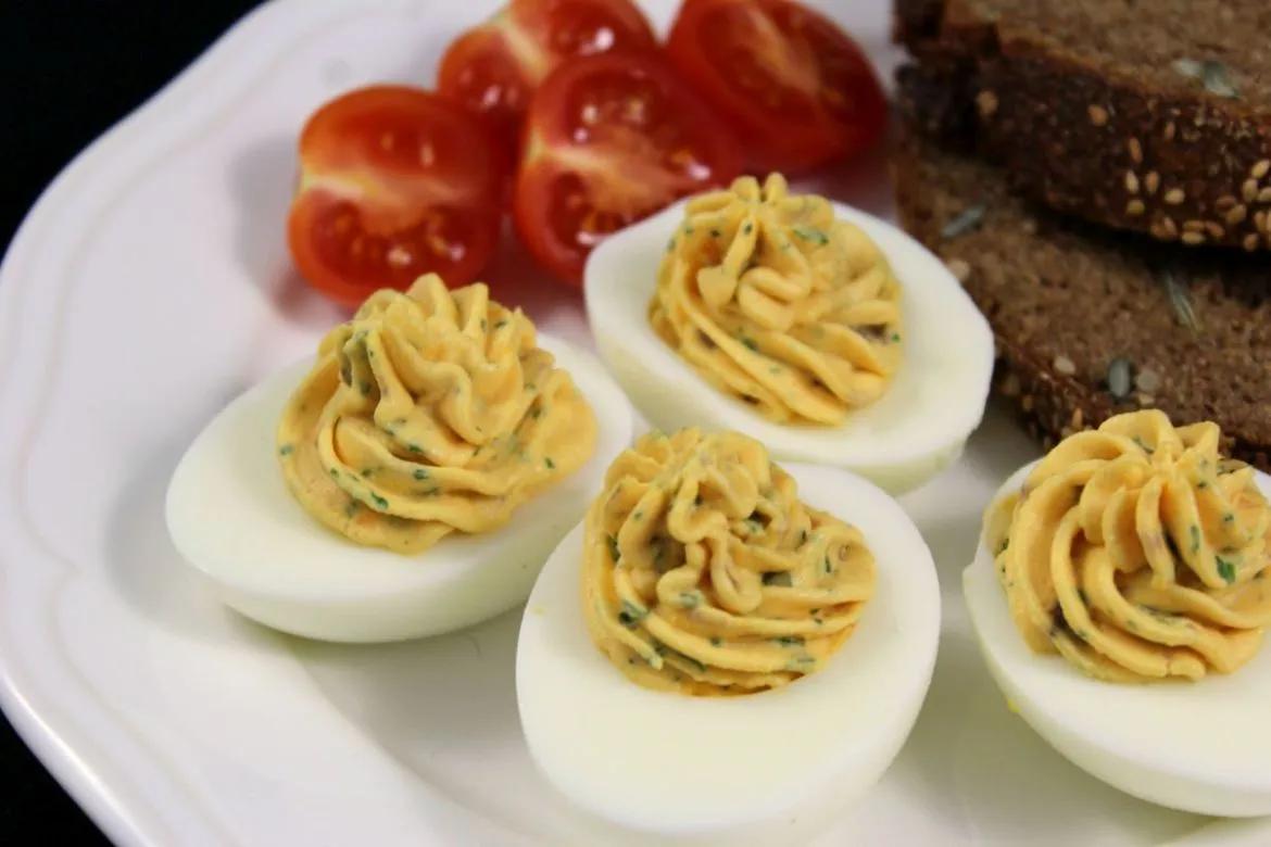 Gefüllte Eier mit Sardellen | das perfekte Rezept - Christina Waitforit