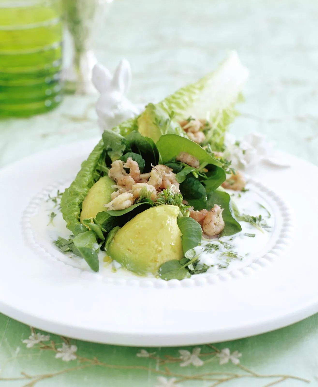 Römersalat mit Avocado und Krabben mit Kressedressing Rezept | EAT SMARTER